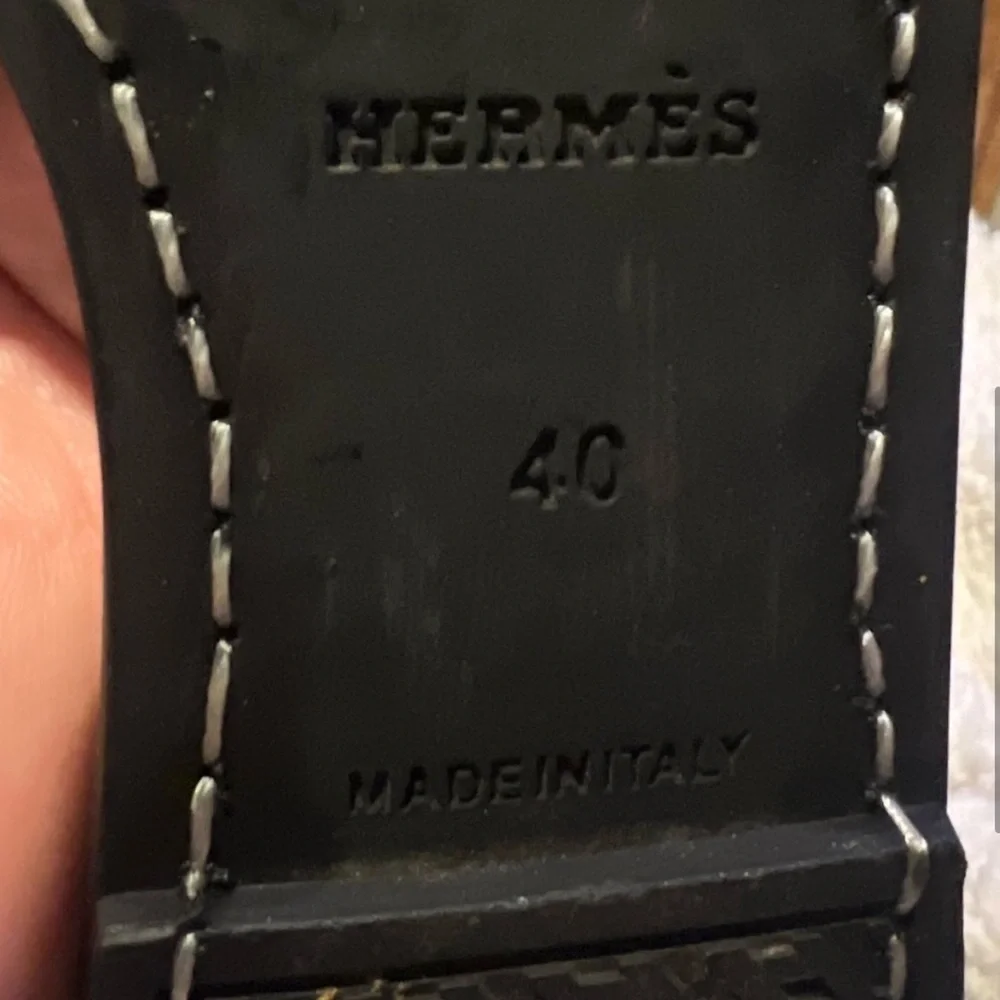 Hermes Aloha (AUTHENTIC PLS READ DESCRIPTION) size 40 Sandals
